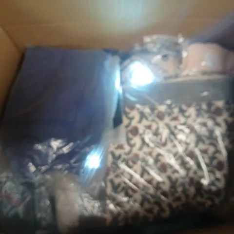 APPROXIMATELY 30 ASSORTED CLOTHING ITEMS IN VARIOUS COLOURS, SIZES, AND STYLES