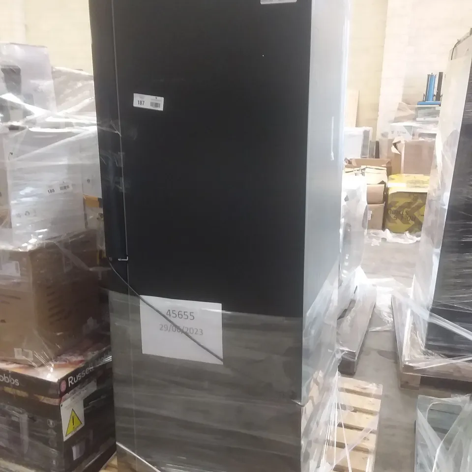 HISENSE FREESTANDING CROSS DOOR FRIDGE FREEZER BLK