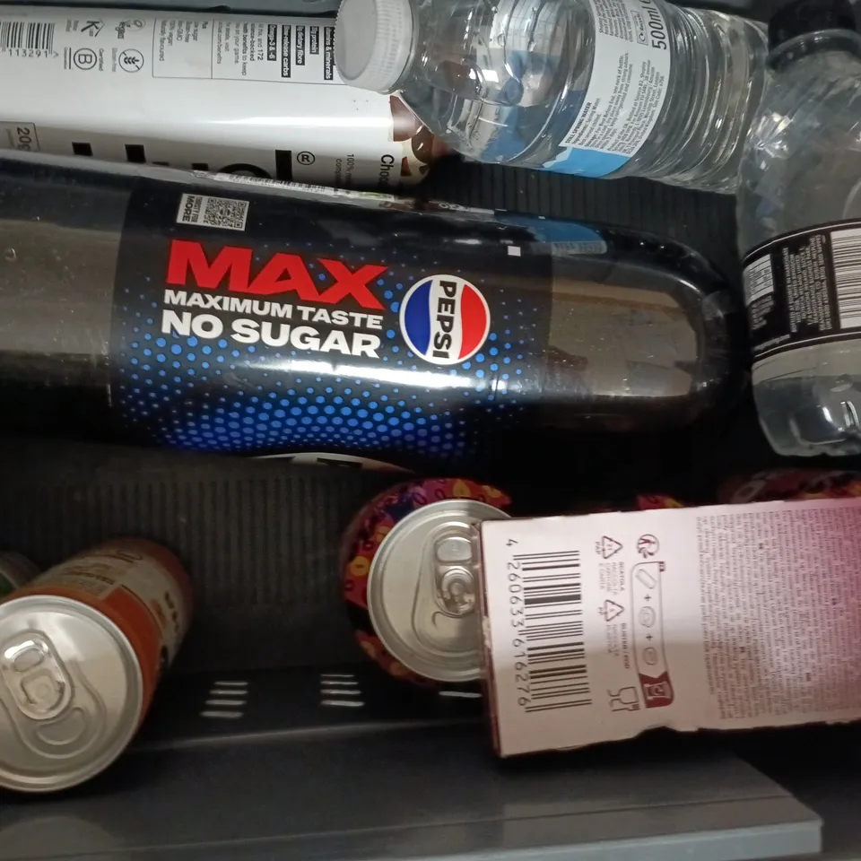 APPROXIMATELY 10 ASSORTED FOOD AND DRINK ITEMS TO INCLUDE GHOST, KOMBUCHA, ETC