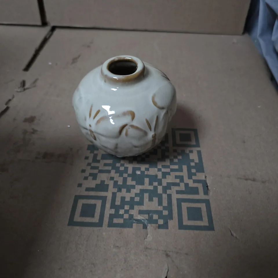 BOX OF APPROXIMATELY 36 PORCELAIN VASE - TAUPE BUTTERFLY BUD