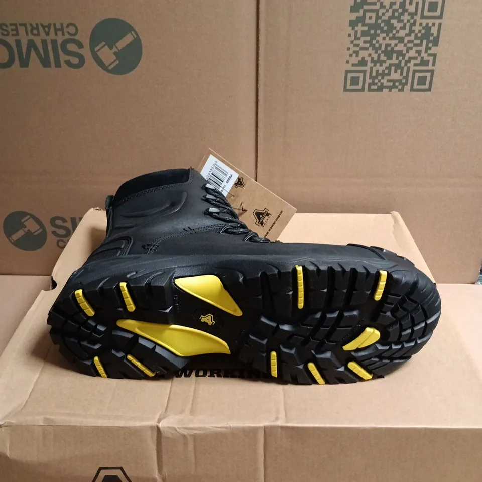 BOXED PAIR OF AMBLERS FS999 SAFETY BOOTS - 10