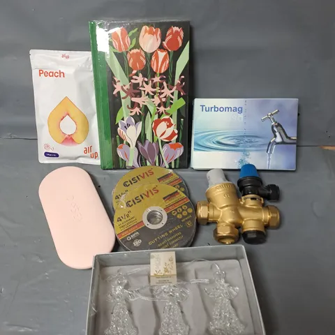 APPROXIMATELY 10 ASSORTED HOUSEHOLD ITEMS TO INCLUDE NOTEBOOK, CUTTING WHEEL, GLASS ORNAMENT SET ETC 