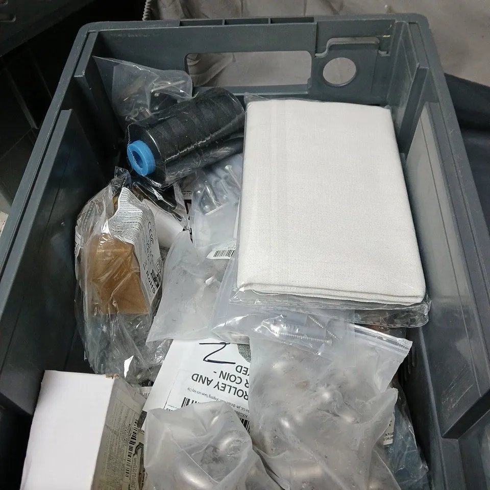 APPROXIMATELY 20 ASSORTED ITEMS TO INCLUDE VIDEO AMPLIFIER, BUSY BEE NOTEBOOK, BLU TACK, 200MM LED LONG SENSE ETC