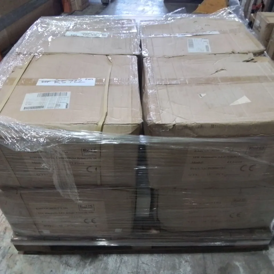 PALLET CONTAINING 8 12-PACKS BOXES OF EMCOLED SPOT LIGHTS