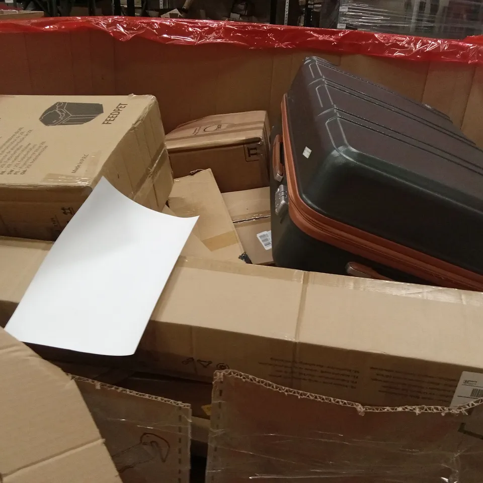 PALLET OF ASSORTED HOUSEHOLD GOODS AND PRODUCTS TO INCLUDE; SUITCASE,FEEDING PIT,AREA RUG