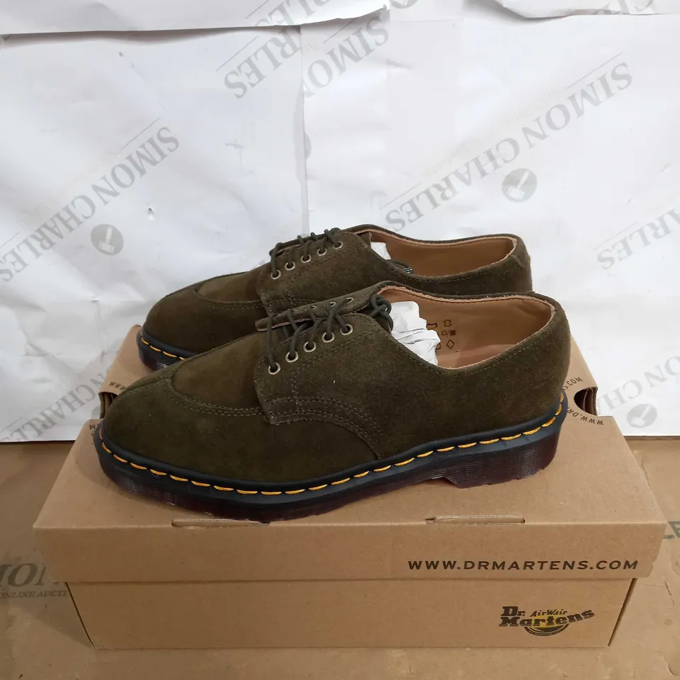 BOXED PAIR OF REPELLO CALF SUDED DR MARTENS SIZE 5