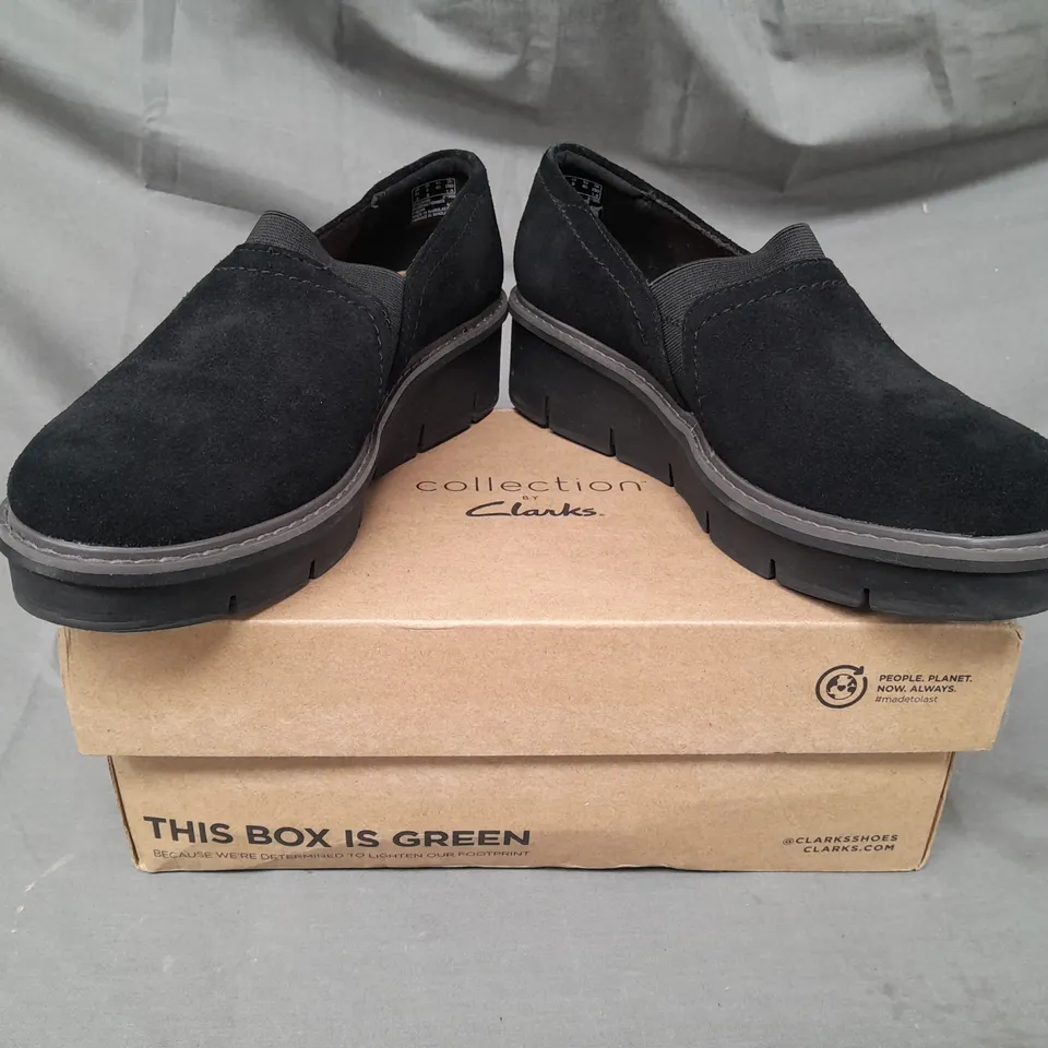 BOXED PAIR OF CLARKS SLIP-ON SHOES IN BLACK UK SIZE 6.5