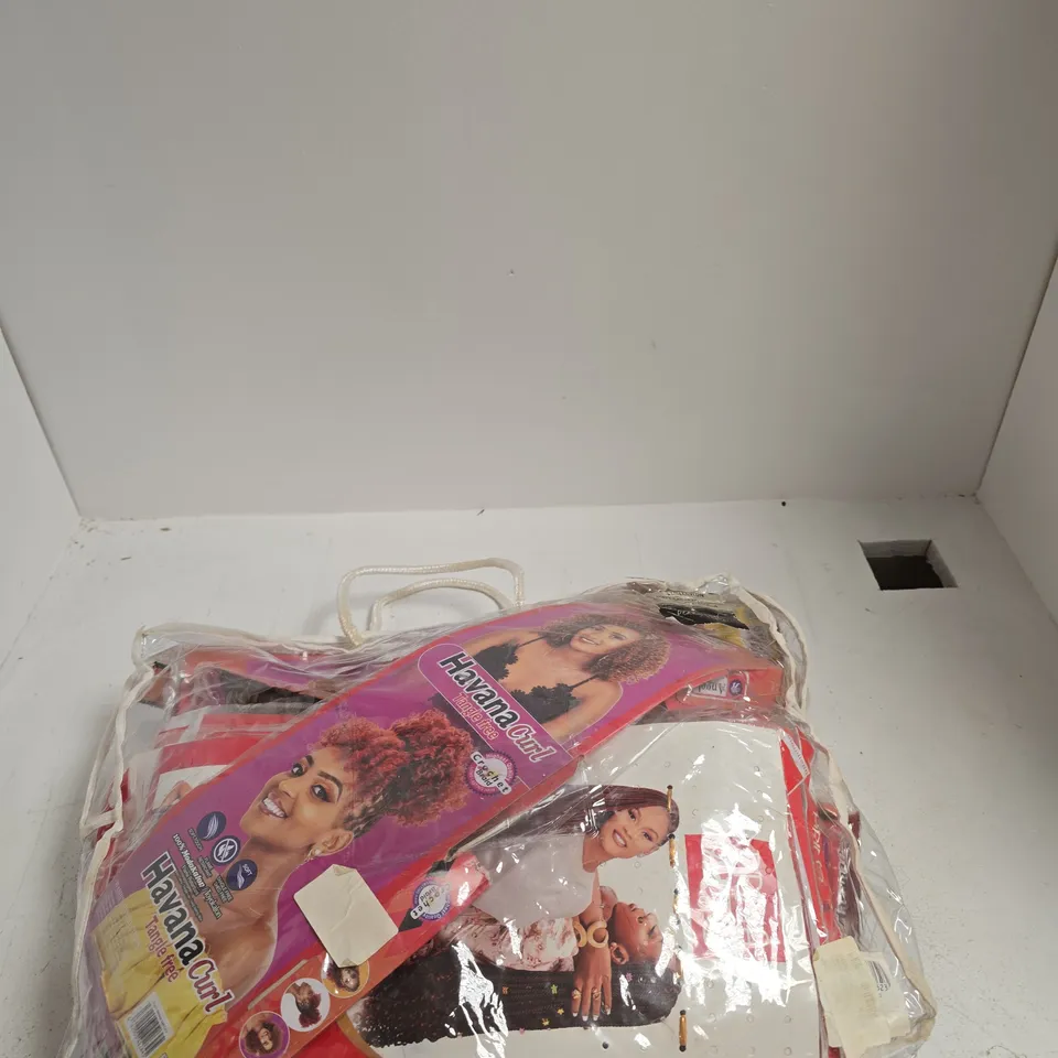 BAG OF APPROXIMATELY 5 VARIOUS HAIR EXTENSIONS INCLUDING PRIMA AFRO PONY BRAID SHORT AND ANGELS HAIR COLLECTION HAVANNA CURL