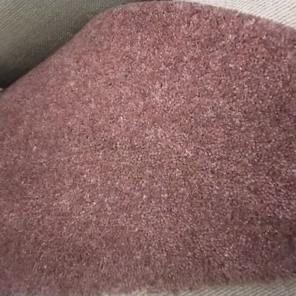 ROLL OF DIM HEATHERS 50OZ RED CARPER APPROXIMATELY 4M X 9.3M