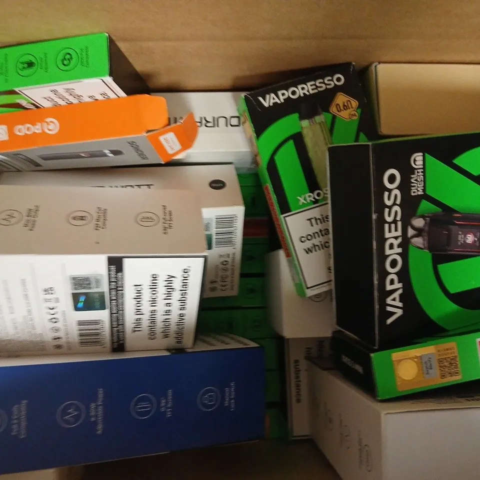 APPROXIAMTELY 20 ASSORTED VAPING PRODUCTS TO INCLUDE VAPORESSO, GEEKVAPE, ETC - COLLECTION ONLY