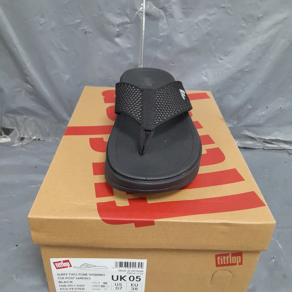 BOX FITFLOP SURF TWO-TONE WEBBING TOE POST SANDALS SIZE 5