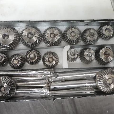 SET OF HOLE SAWS WITH ARBORS IN METAL CASE – ASSORTED SIZES