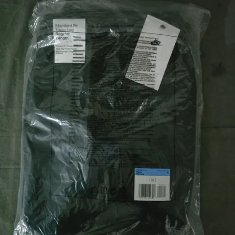 NIKE STANDARD FIT TAPER LEG REGULAR LENGTH PANTS IN BLACK SIZE MEDIUM