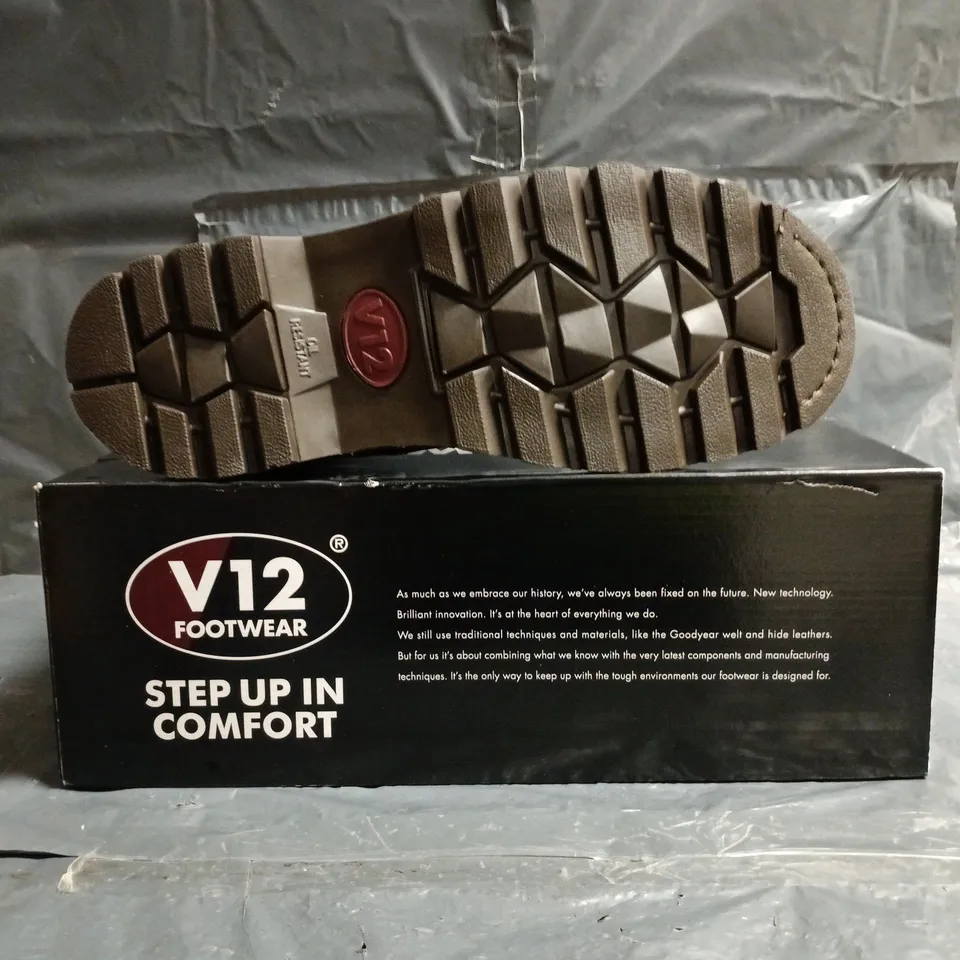 BOXED PAIR OF V12 HEAT RESISTANT STEEL TOE CAP DEALER BOOTS IN BROWN SIZE UK 10