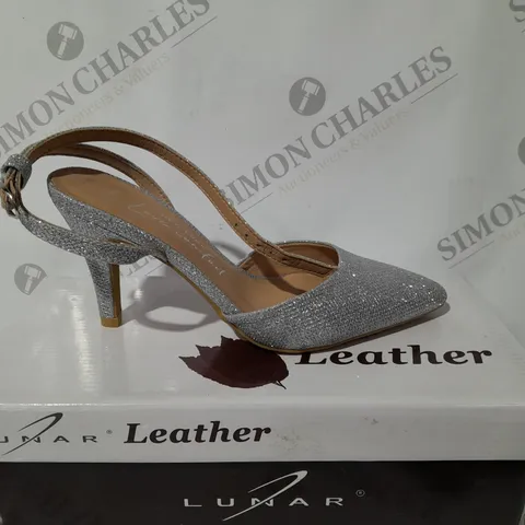 LUNAR LEATHER FLASH WOMANS SHINNY HEELS - SIZE 4