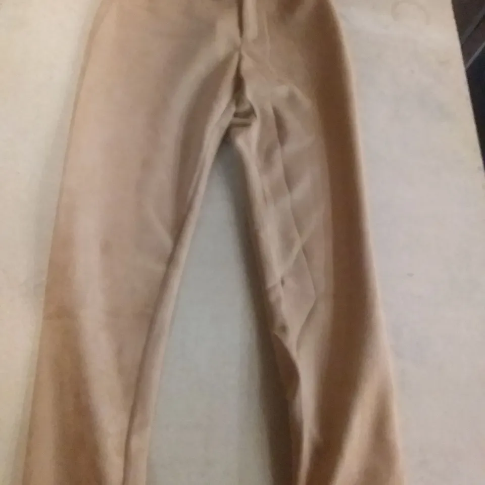 BOX OF APPROXIMATELY 18 MARLA WYNNE STRETCH FAUX SUEDE JEANS DARK CAMEL - SIZE 10