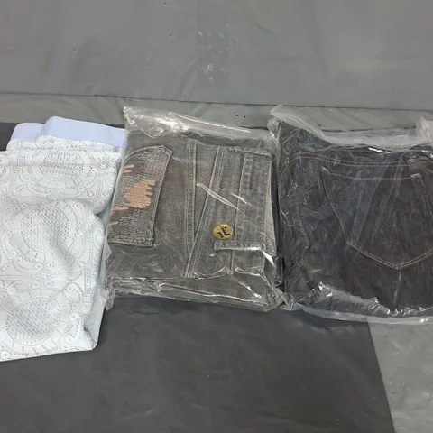 BOX OF APPROXIMATELY 3 ASSORTED CLOTHING AND FASHION ITEMS - VARIOUS COLOURS, SIZES AND STYLES