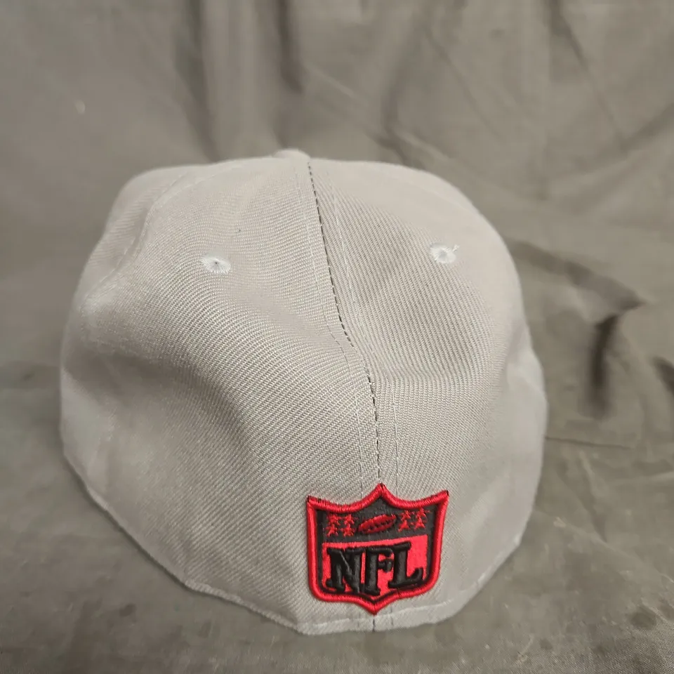 NEW ERA NFL SAN FRANCISCO 49ERS CAP – GRAY CROWN, RED/BLACK SF LOGO, 59FIFTY, 64CM