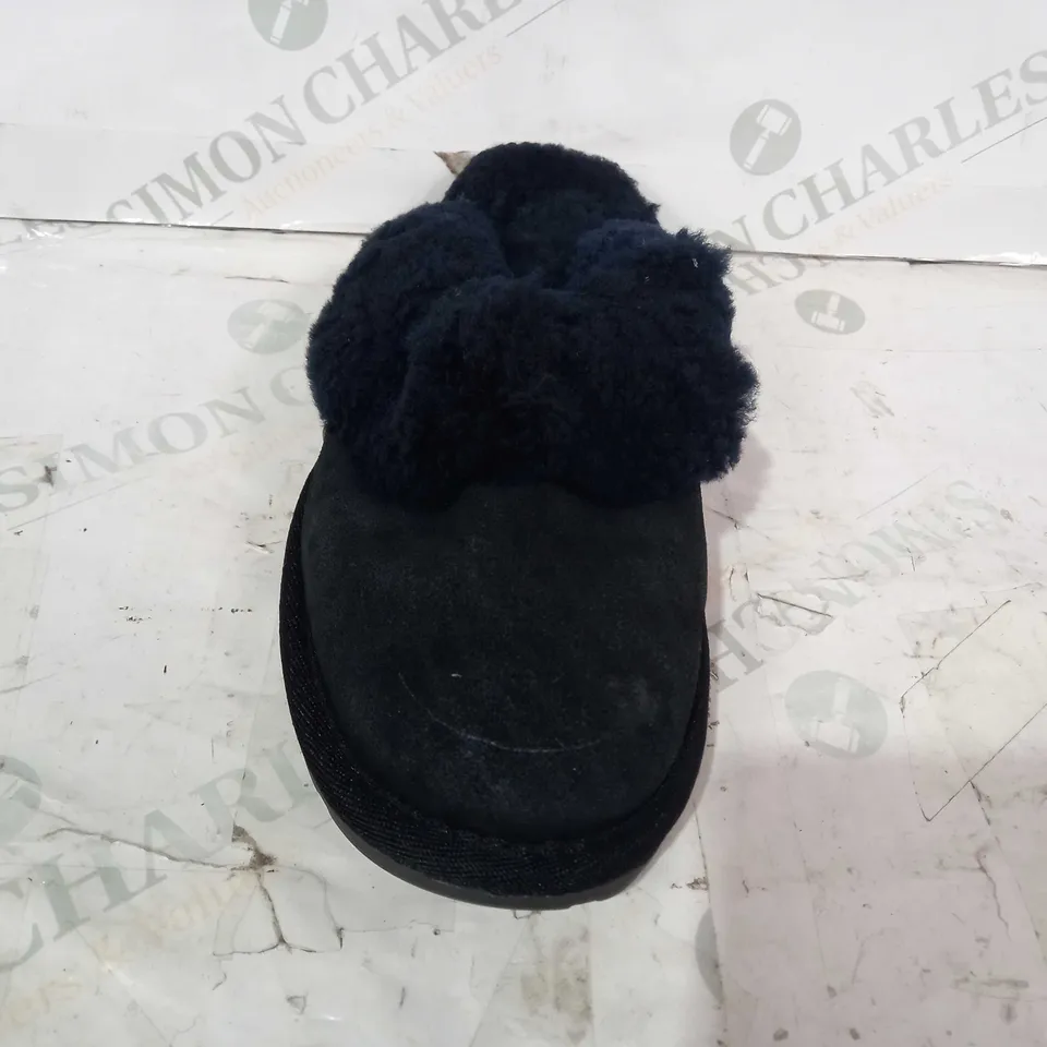 EMU AUSTRALIA "JOLIE" SLIPPERS - UK SIZE 4, BLACK