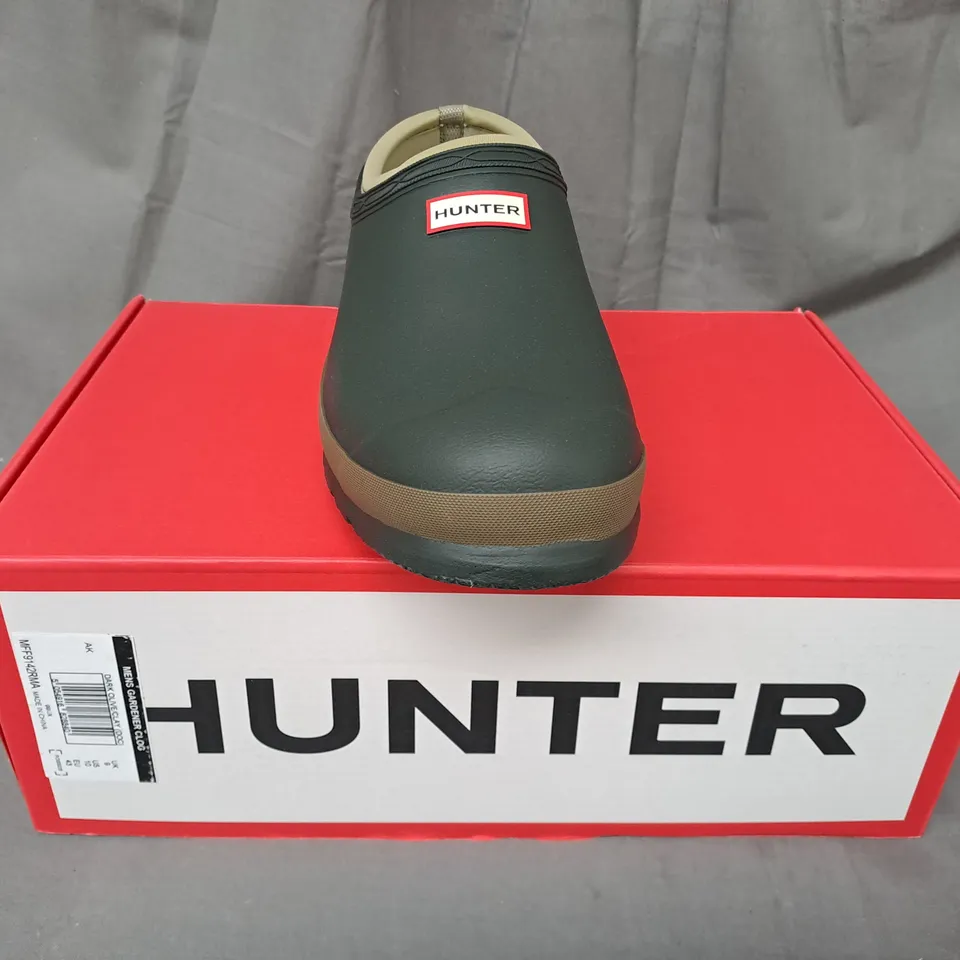 BOXED PAIR OF HUNTER MEN'S GARDENING CLOGS IN GREEN UK SIZE 9
