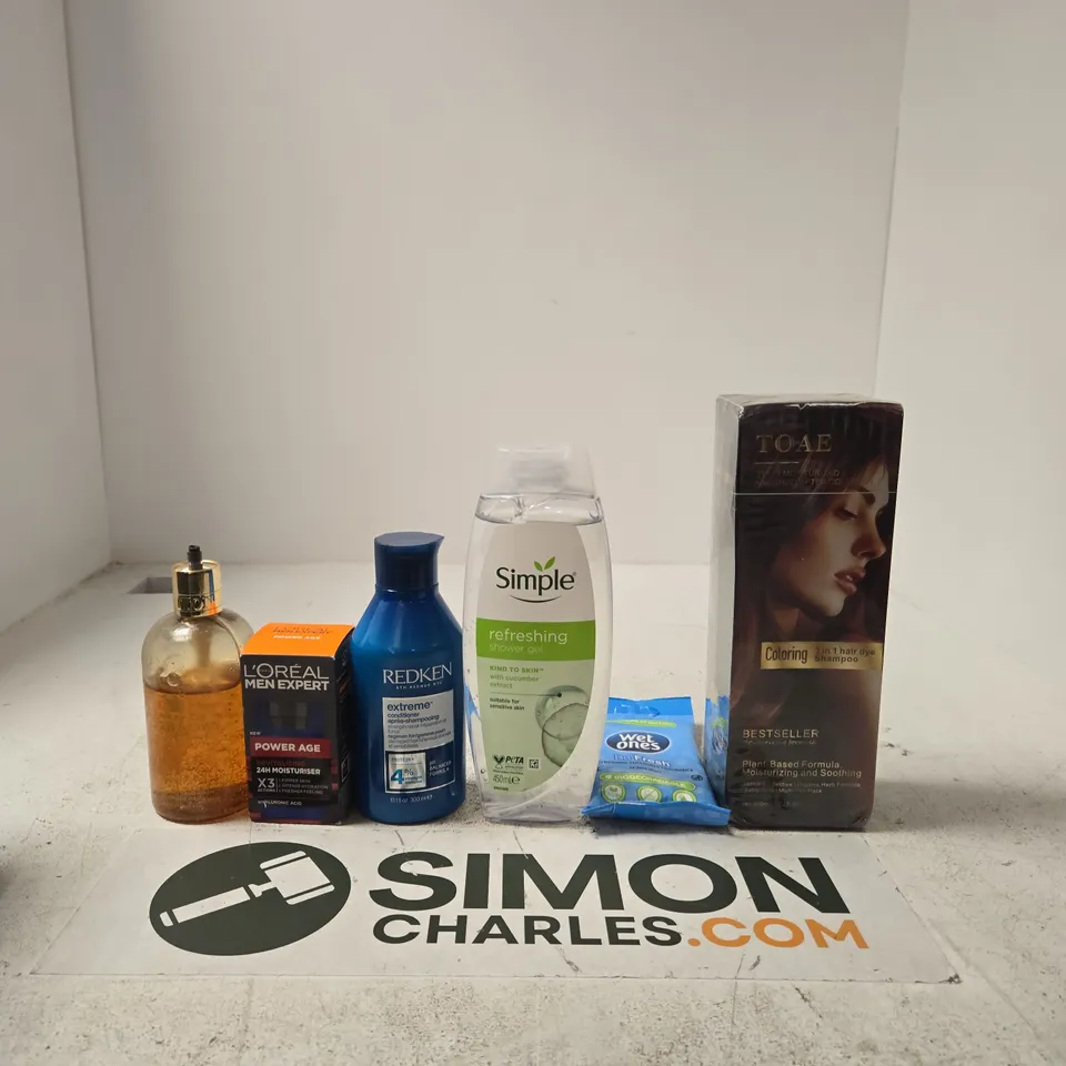 APPROXIMATELY 35 ASSORTED BEAUTY PRODUCTS INCLUDING MOLTON BROWN HAND WASH, L'OREAL MOISTURISER AND REDKEN CONDITIONER