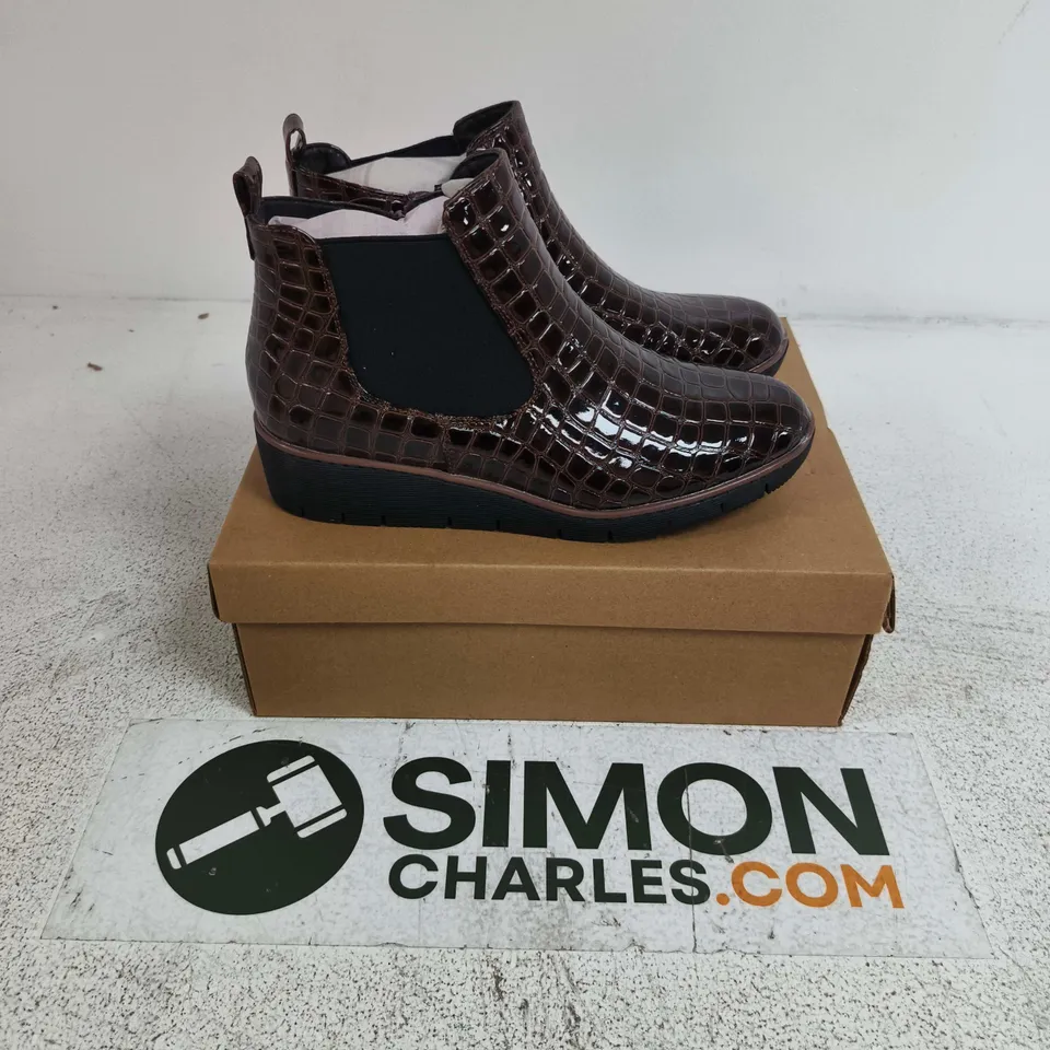 BOXED PAIR OF JO & JOE WALNUT SHOES IN DARK BROWN CROC - SIZE 6