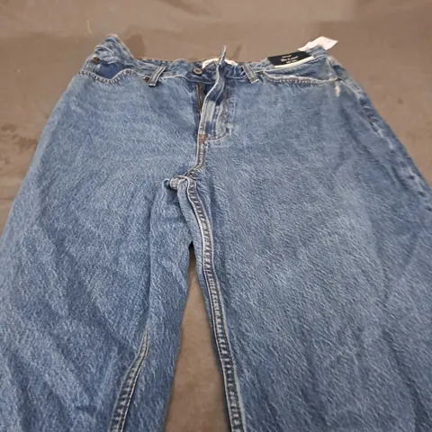 ABERCROMBIE & FITCH THE LOOSE HIGH RISE JEANS - 10R