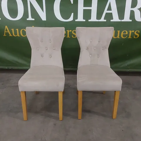 SET OF 2 BEWLEY MINK VELVET BUTTON BACK DINING CHAIRS WITH OAK LEGS 