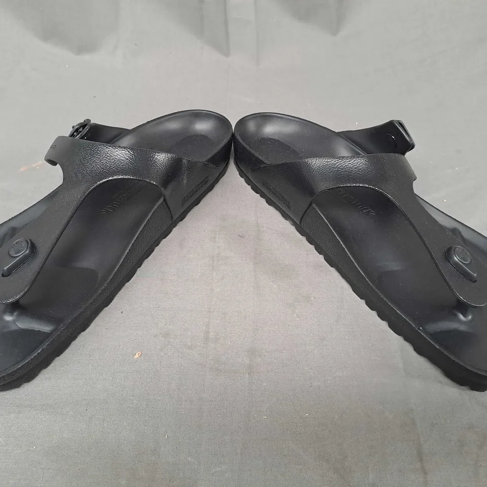 BOXED PAIR OF BIRKENSTOCK GIZEH EVA TOE-POST SANDALS IN BLACK UK SIZE 11.5
