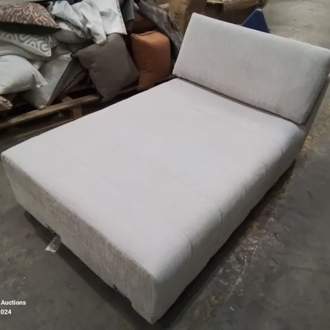 QUALITY EX-SHOWROOM GREY FABRIC CHAISE SECTION 