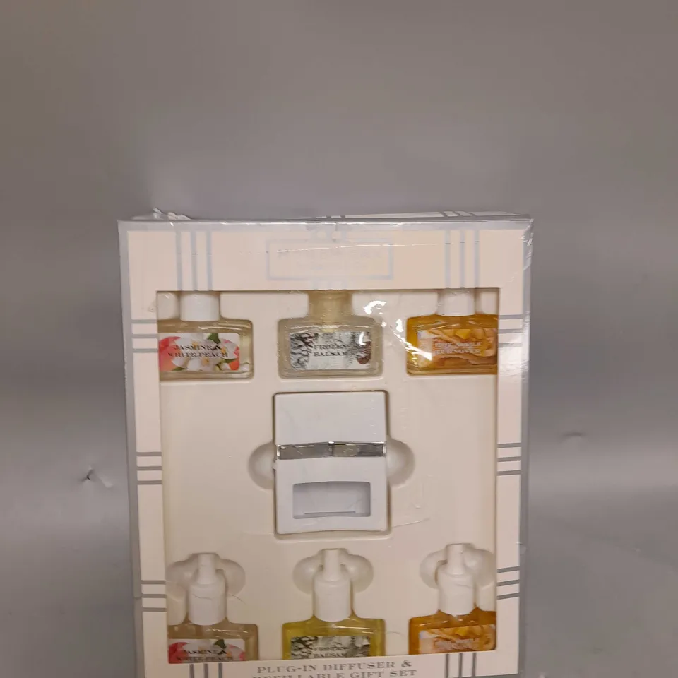 BOXED HOMEWORX BY HARRY SLATKIN & CO. SET OF 6 PLUG IN REFILLS