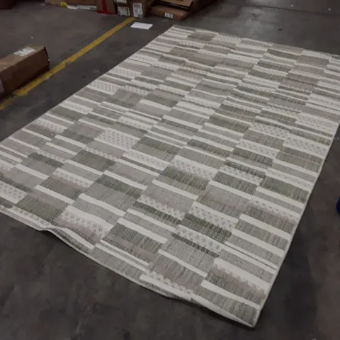 QUALITY DESIGNER AREA RUG APPROXIMATELY 185×290CM