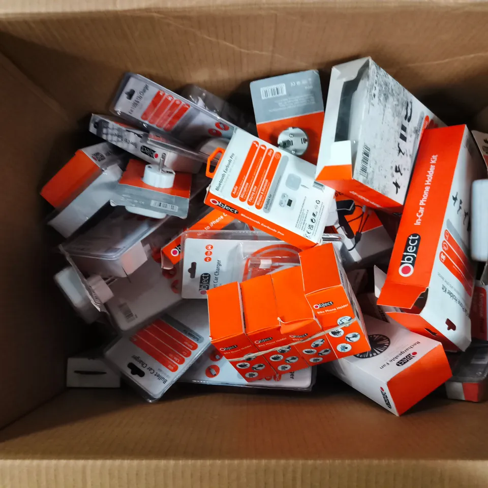 APPROXIMATELY 30 ASSORTED ELECTRICAL ITEMS TO INCLUDE IN-CAR PHONE HOLDER KIT, QUICK CHARGER, EU USB MAIN PLUG