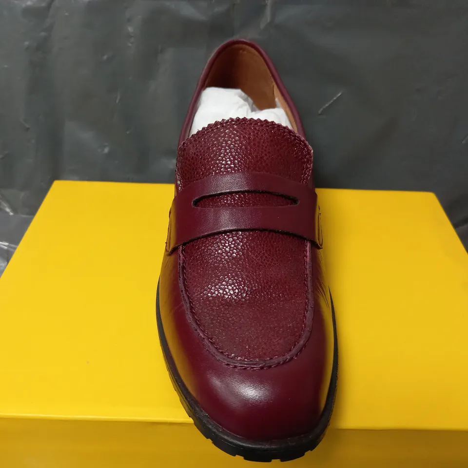 STRIVE SEVILLE SHOES IN CHERRY - UK 5.5