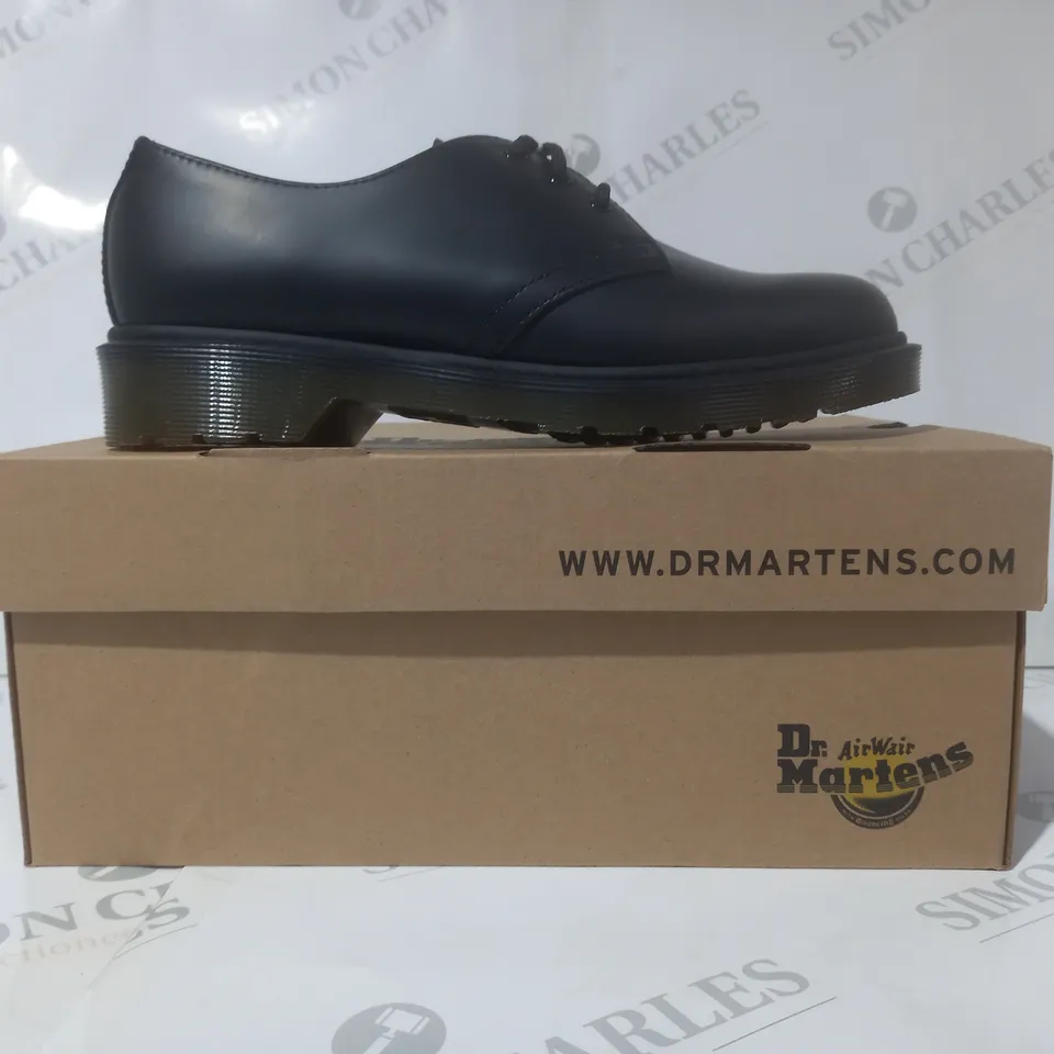 BOXED PAIR OF DR MARTENS 1461 PW LACE UP SHOES IN BLACK UK SIZE 5