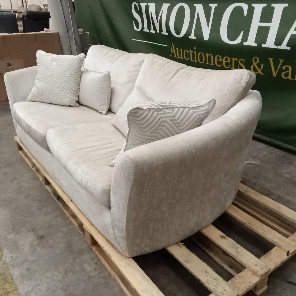 QUALITY DESIGNER 2 SEATER FABRIC UPHOLSTERED SOFA WITH SCATTER CUSHIONS