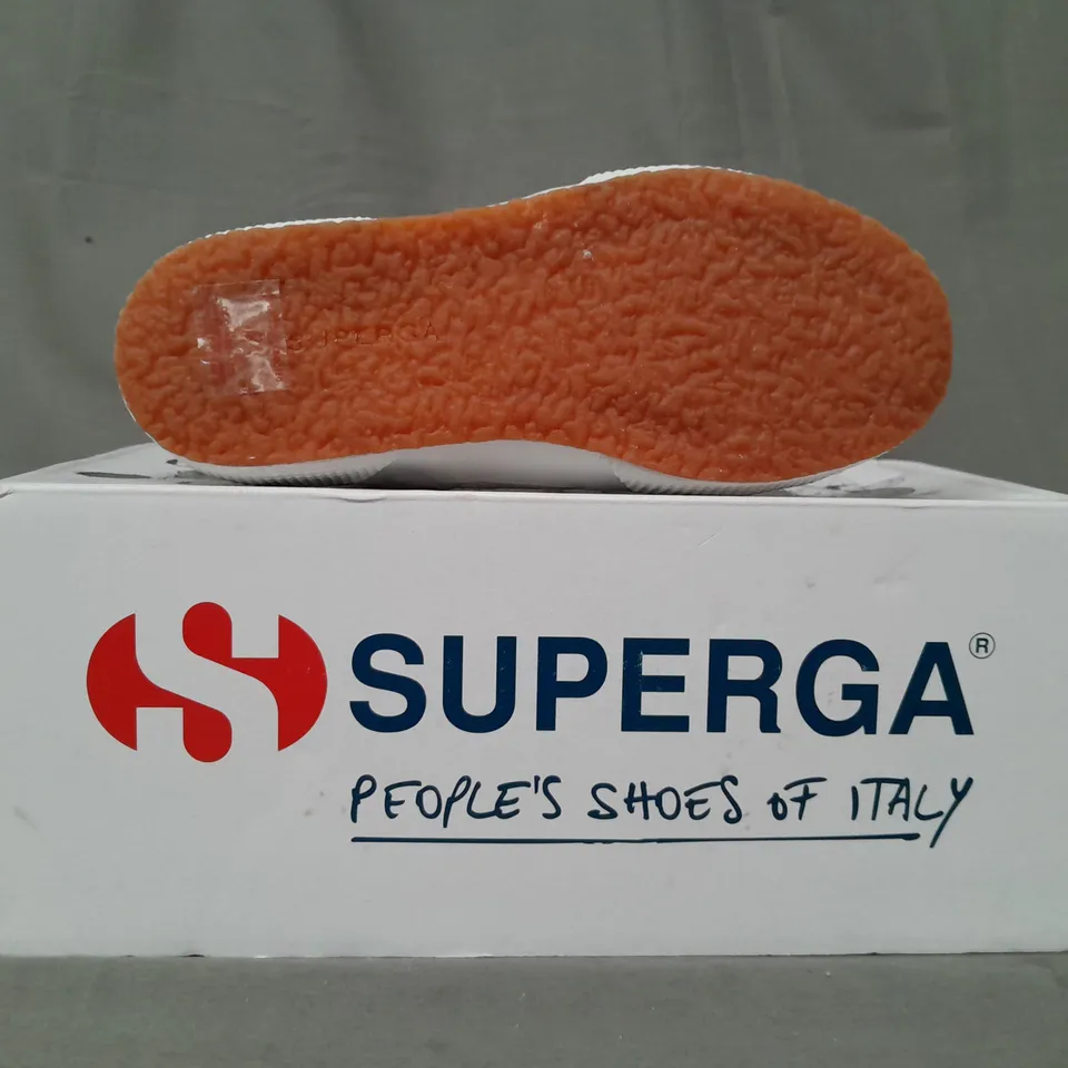 BOXED PAIR OF SUPERGA KID'S SHOES IN WHITE W. MULTICOLOUR EYELETS UK SIZE 11