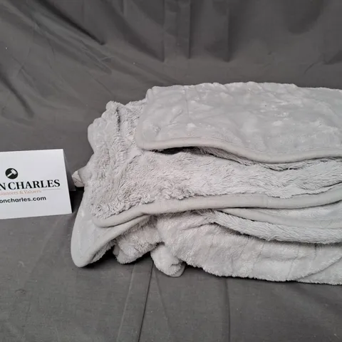 BOXED COZEE HOME VELVETSOFT HEATED THROW IN LIGHT GREY
