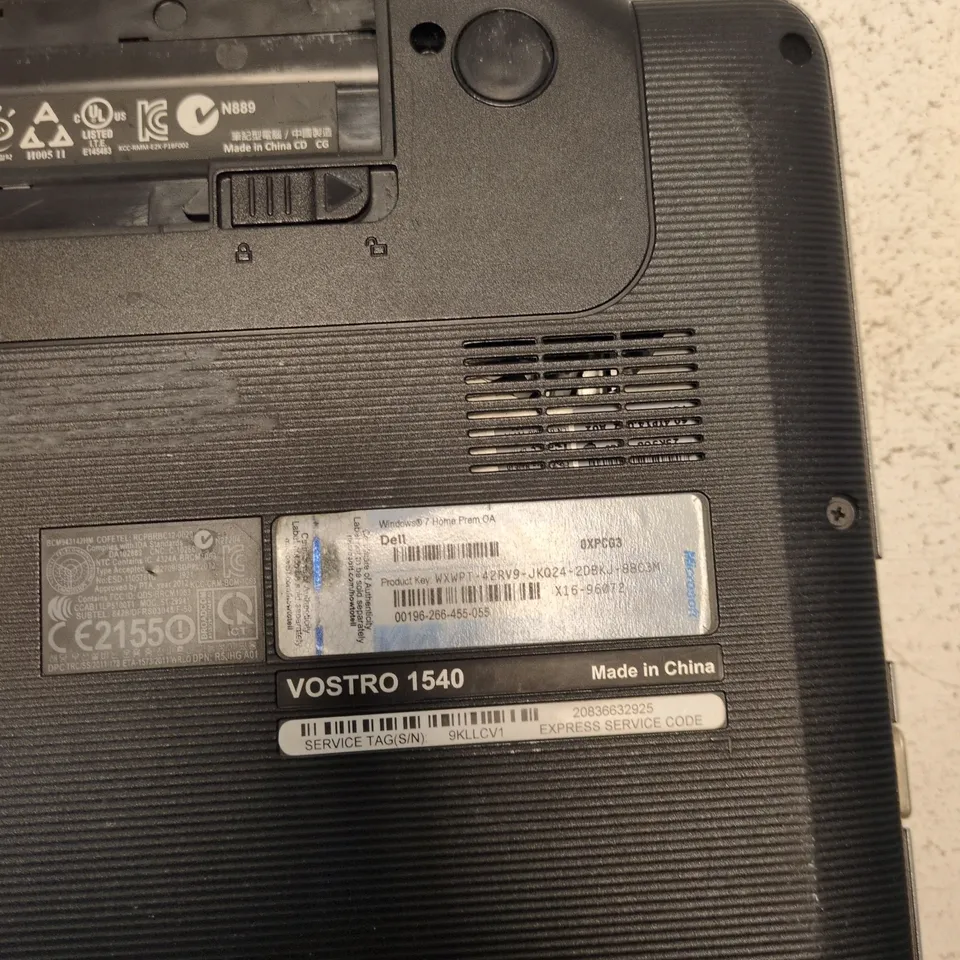 DELL VOSTRO 1540 LAPTOP – UNTESTED (MISSING BATTERY)