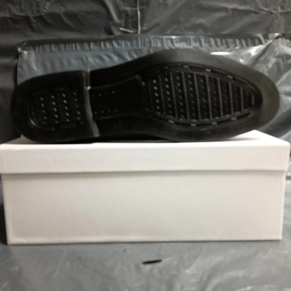 BOXED PAIR OF CONZURI HAMPTONS ELASTIC SIDED SHOES IN DARK GREEN SIZE UK 10