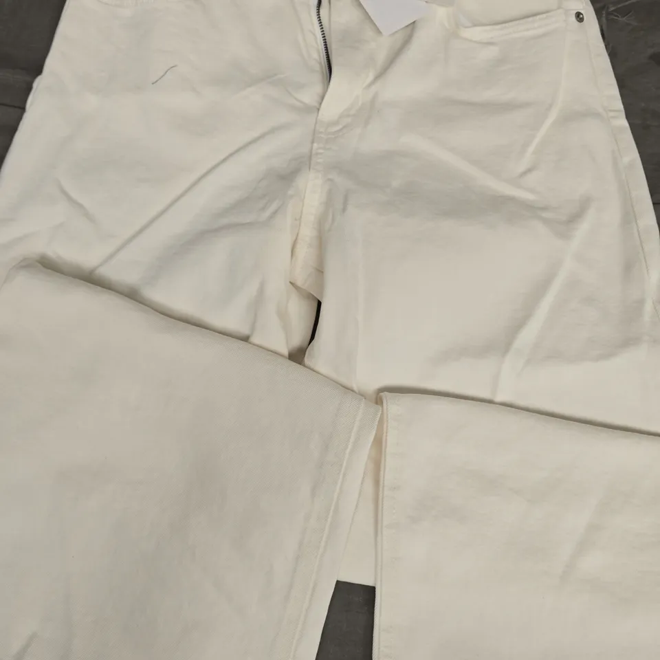 H&M WIDE HIGH WAIST JEANS IN WHITE - UK 12