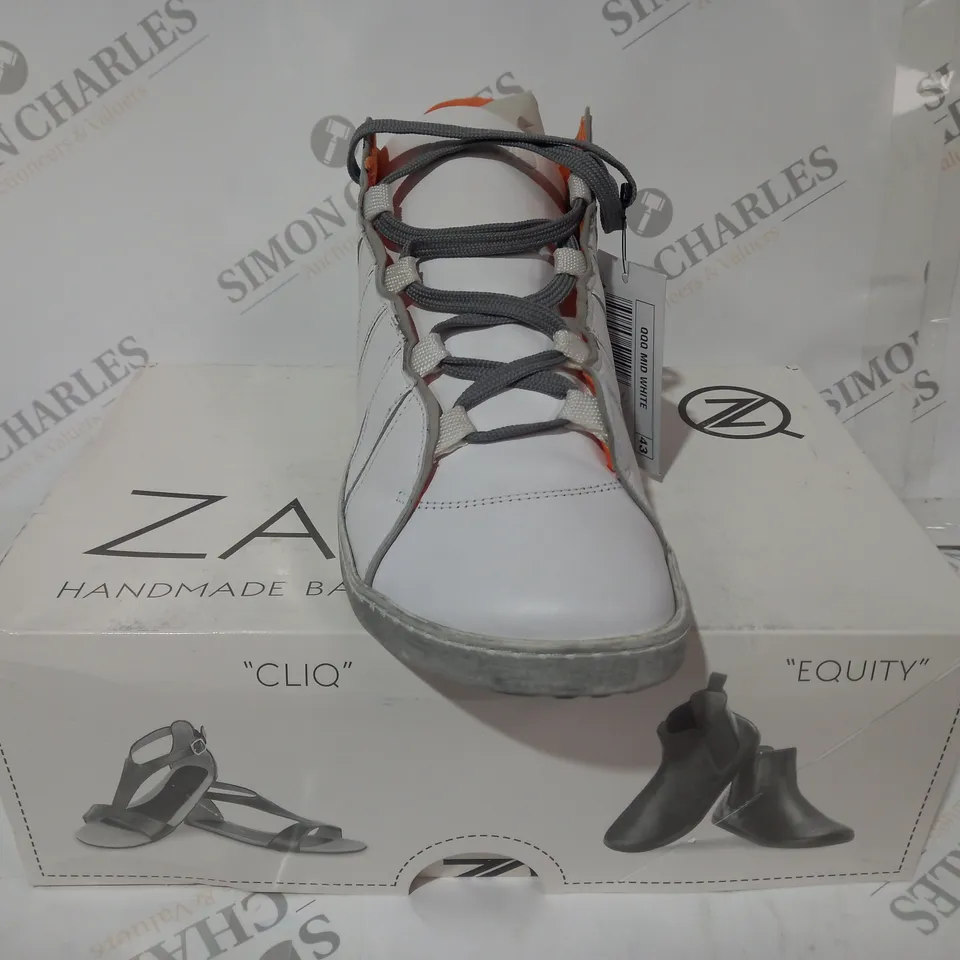BOXED PAIR OF ZAQQ BAREFOOT SHOES IN WHITE EU SIZE 43
