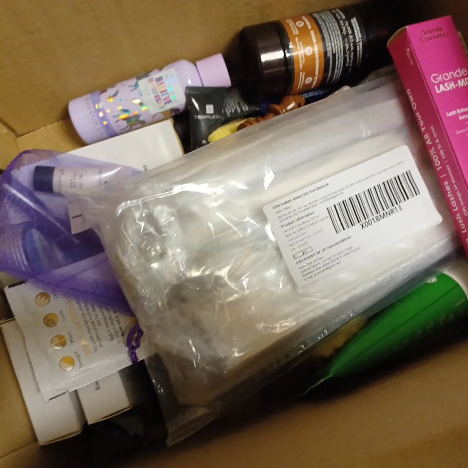 APPROXIMATELY 20 ASSORTED HEALTH AND BEAUTY PRODUCTS TO INCLUDE MAKEUP GIFT SET, GRANDE LASH ENHANCING SERUM, WELEDA SKIN FOOD FOR DRY AND ROUGH SKIN