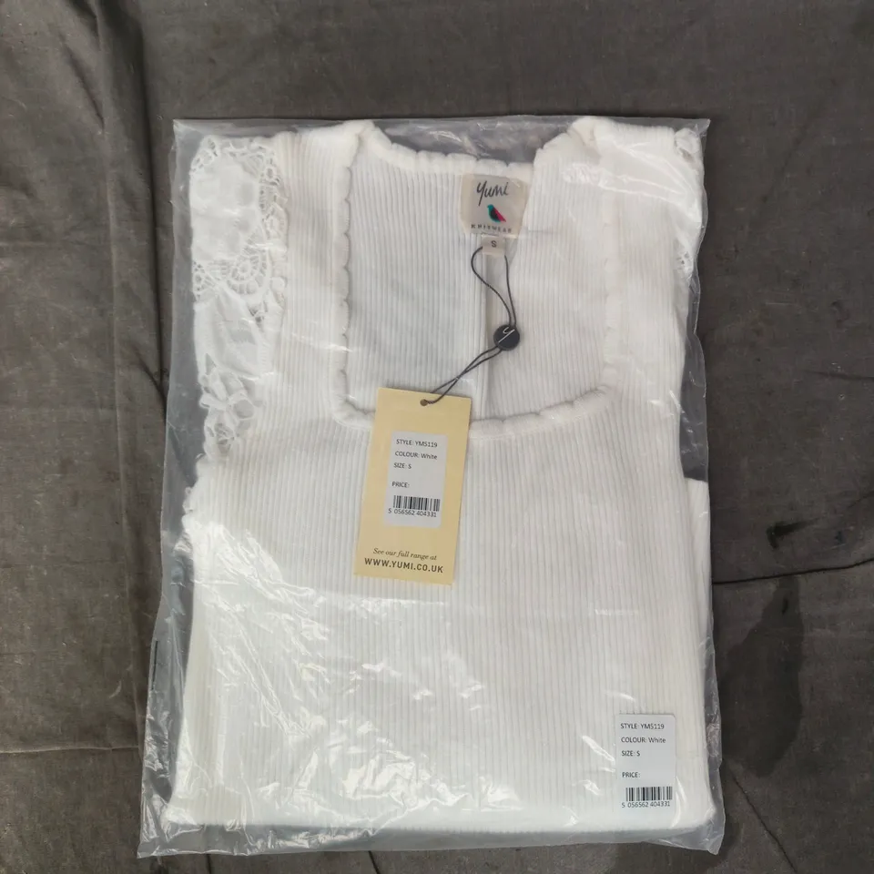 YUMI WHITE RIBBED TOP WITH LACE DETAIL SIZE SMALL
