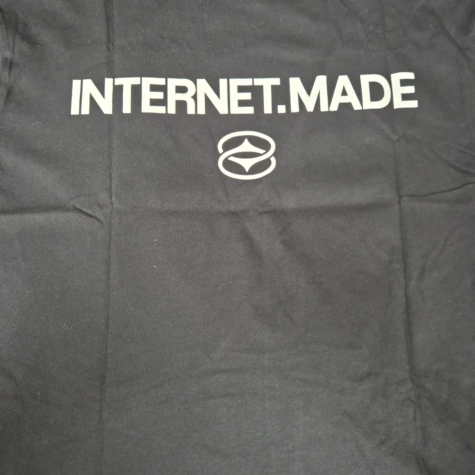 INTERNET MADE CREW NECK T-SHIRT IN BLACK SIZE LARGE