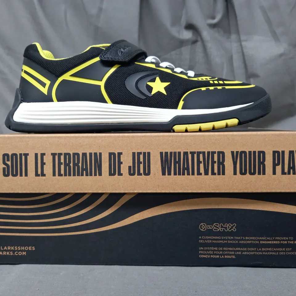 BOXED PAIR OF CLARKS CICA STAR FLEX SHOES IN BLACK/YELLOW UK SIZE 4