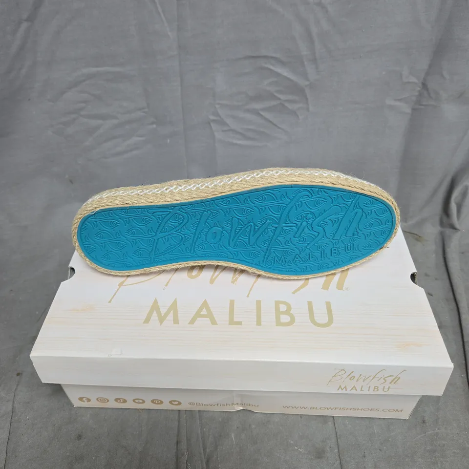 BLOWFISH MALIBU DENIM ESPADRILLE SNEAKERS – BLUE CANVAS, ROPE SOLE SIZE 6 BOXED