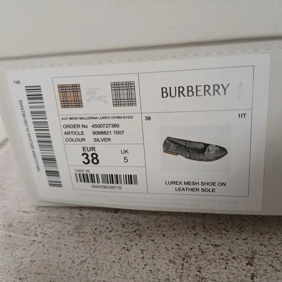 BURBERRY LUREX MESH BALLERINA FLATS WITH LEATHER SOLE – SILVER, UK 5 (EU 38)