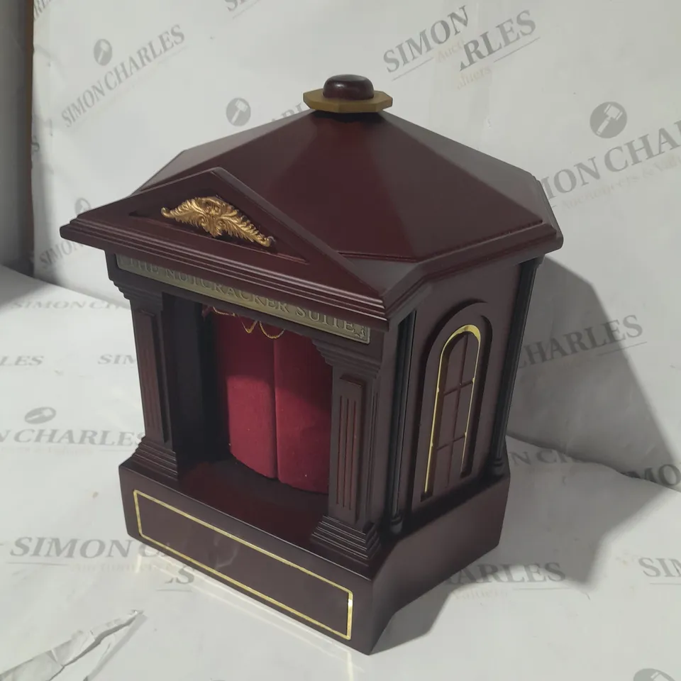 BOXED MR CHRISTMAS MUSICAL NUTCRACKER SUITE SCENE CHANGER
