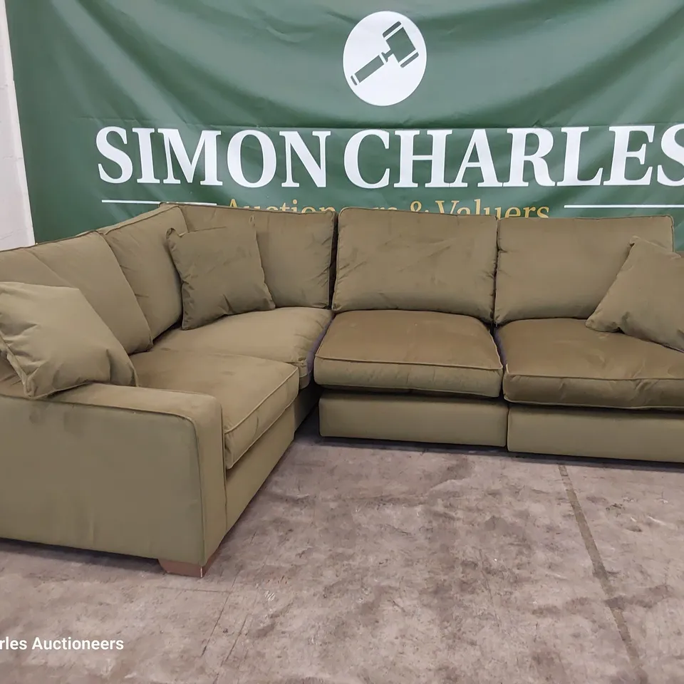 QUALITY BRITISH DESIGNER LOUNGE Co. CORNER GROUP PLUSH GREEN FABRIC 